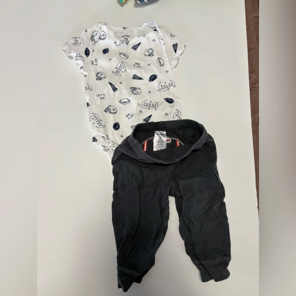 Carter’s football short sleeve outfit infant 9m baby - Picture 2 of 2